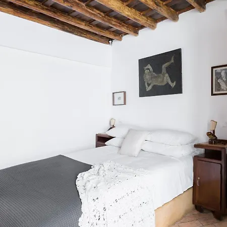 Apartment Classic And Chic In Trastevere