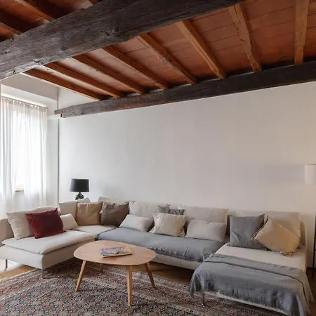 Classic And Chic In Trastevere Apartment