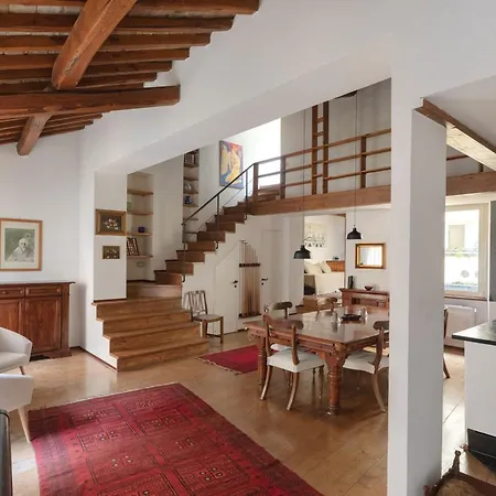 Classic And Chic In Trastevere Rome